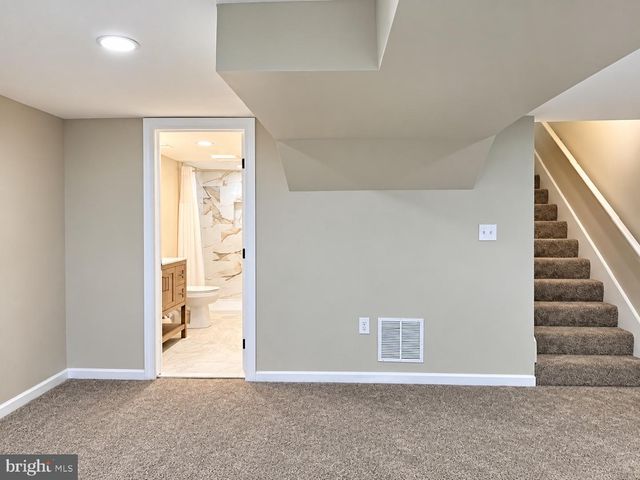 1422 TUSCAWILLA DR, Charles Town, WV 25414