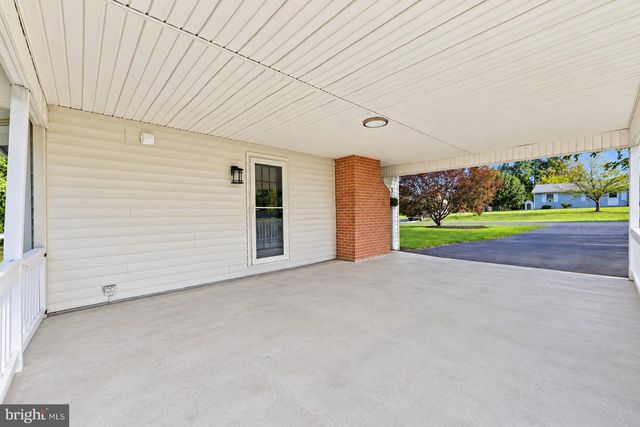 1422 TUSCAWILLA DR, Charles Town, WV 25414