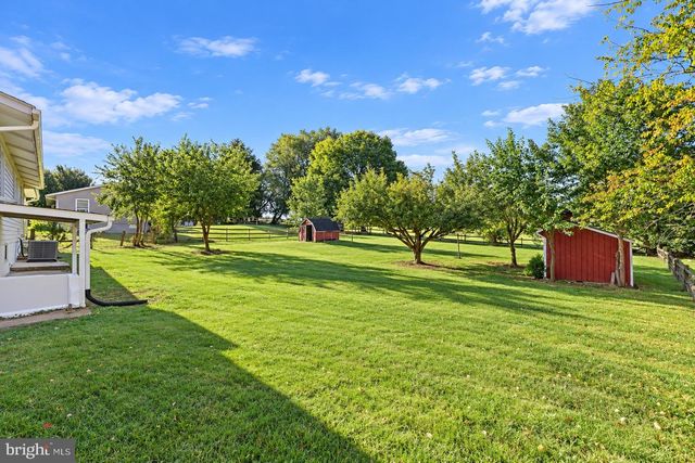 1422 TUSCAWILLA DR, Charles Town, WV 25414