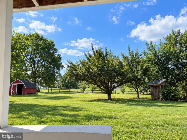 1422 TUSCAWILLA DR, Charles Town, WV 25414