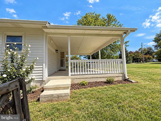 1422 TUSCAWILLA DR, Charles Town, WV 25414