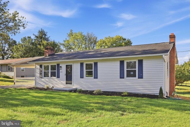 1422 TUSCAWILLA DR, Charles Town, WV 25414