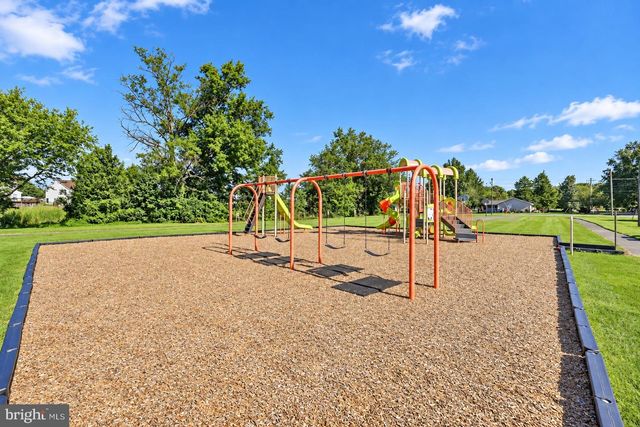 1422 TUSCAWILLA DR, Charles Town, WV 25414