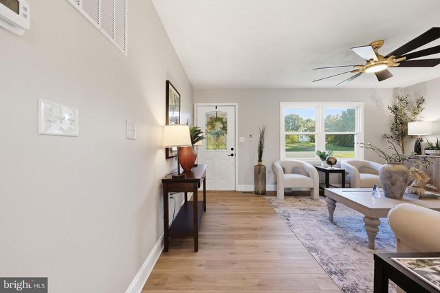 1422 TUSCAWILLA DR, Charles Town, WV 25414