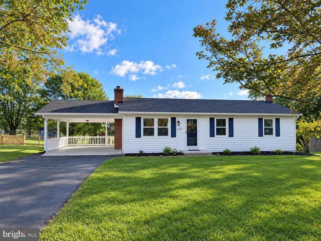 1422 TUSCAWILLA DR, Charles Town, WV 25414
