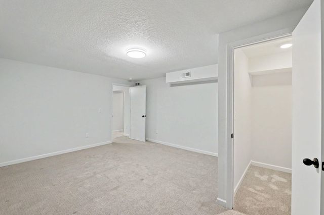 943 N Briarwood Rd, Derby, KS 67037