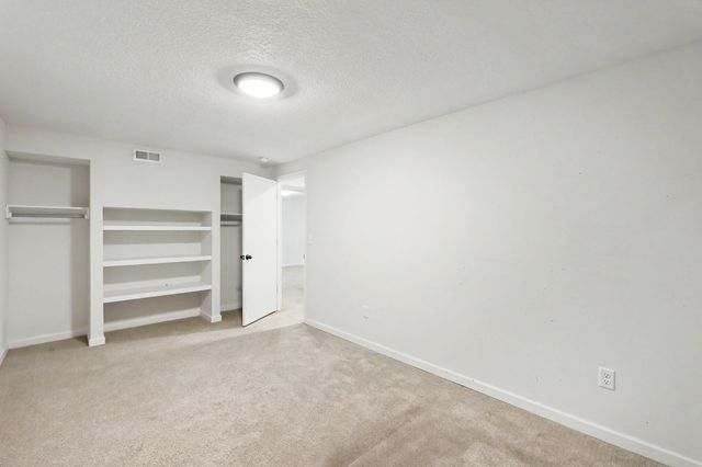 943 N Briarwood Rd, Derby, KS 67037