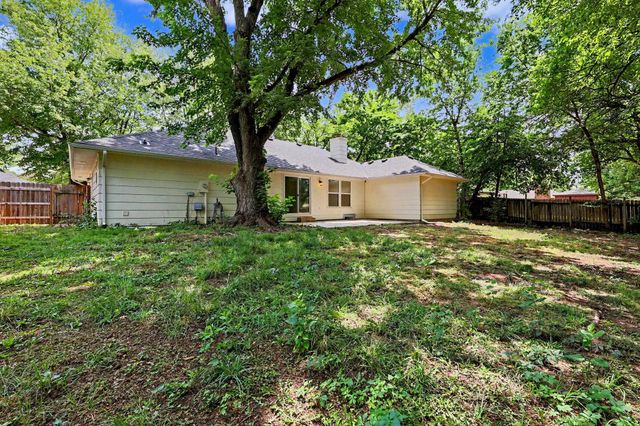 943 N Briarwood Rd, Derby, KS 67037