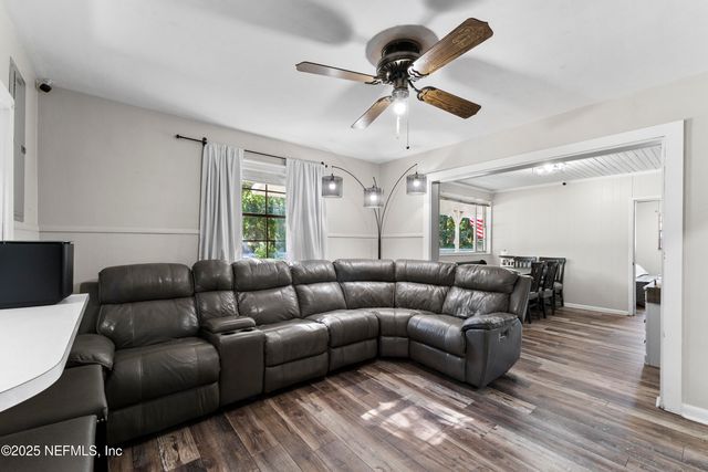 6039 HYDE PARK Circle, Jacksonville, FL 32210