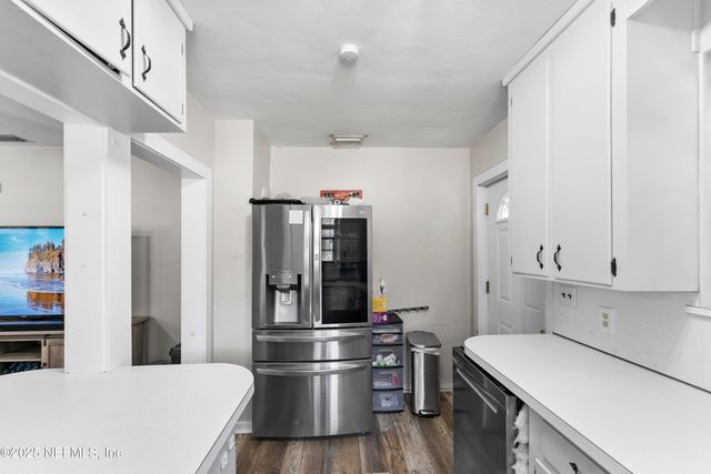 6039 HYDE PARK Circle, Jacksonville, FL 32210