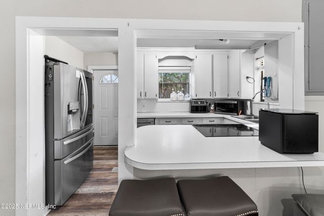 6039 HYDE PARK Circle, Jacksonville, FL 32210