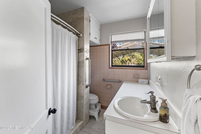 6039 HYDE PARK Circle, Jacksonville, FL 32210