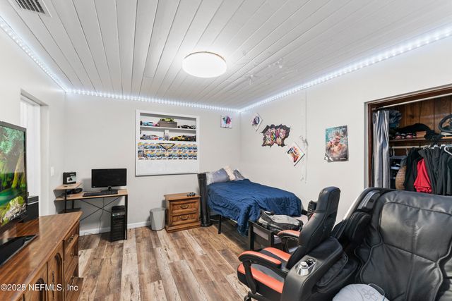 6039 HYDE PARK Circle, Jacksonville, FL 32210