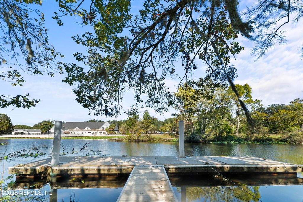 6039 HYDE PARK Circle, Jacksonville, FL 32210