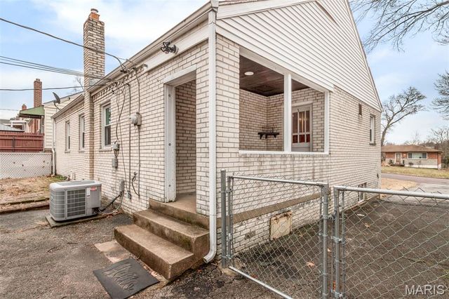 7819 Kenridge Lane, St Louis, MO 63119