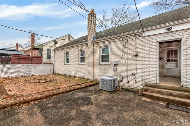 7819 Kenridge Lane, St Louis, MO 63119