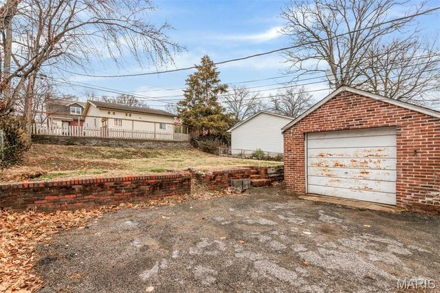 7819 Kenridge Lane, St Louis, MO 63119