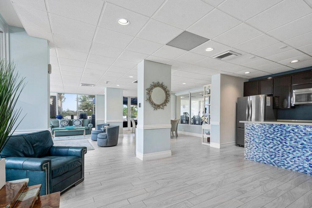 Image 39 of property listing at 2800 S Ocean Boulevard 11c, Boca Raton, FL 33432