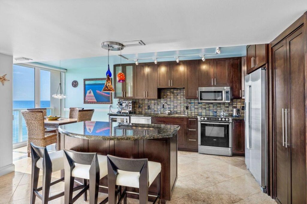 Image 9 of property listing at 2800 S Ocean Boulevard 11c, Boca Raton, FL 33432