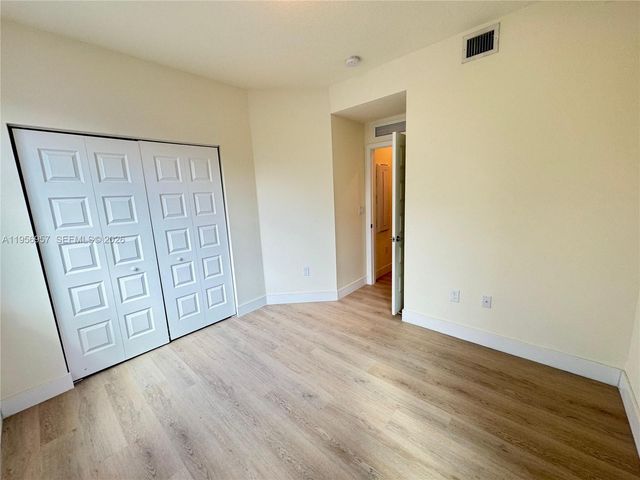 4802 NW 83rd Path ., Doral, FL 33166