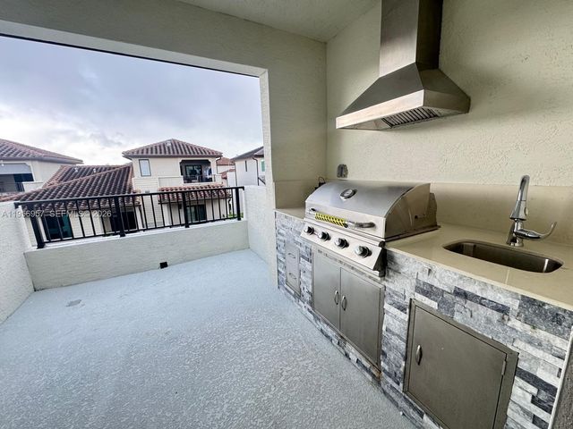 4802 NW 83rd Path ., Doral, FL 33166