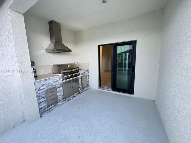 4802 NW 83rd Path ., Doral, FL 33166