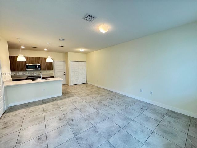 4802 NW 83rd Path ., Doral, FL 33166