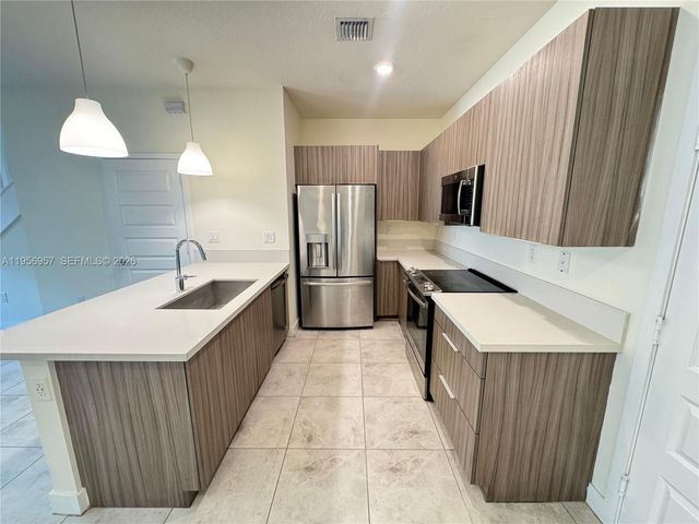 4802 NW 83rd Path ., Doral, FL 33166