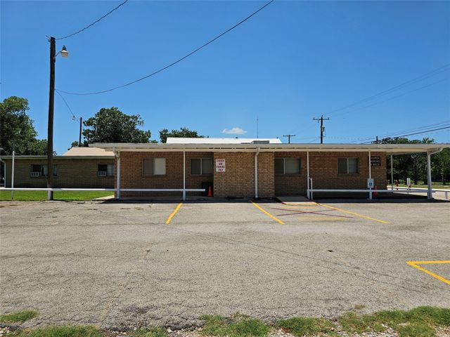 2202 Center Avenue, Brownwood, TX 76801