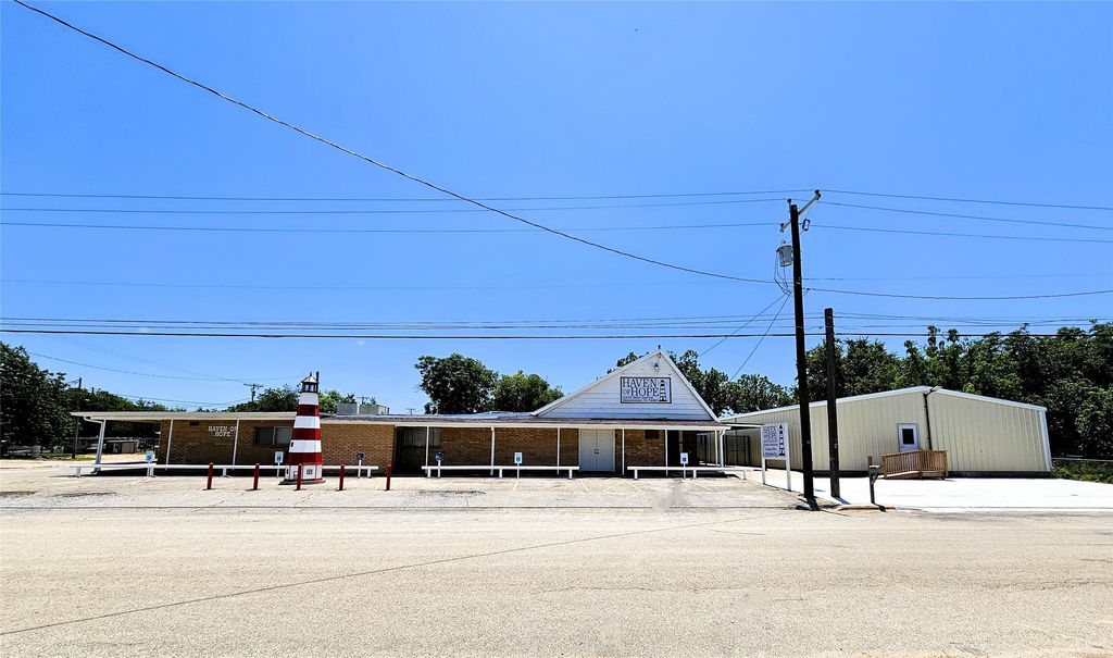 2202 Center Avenue, Brownwood, TX 76801