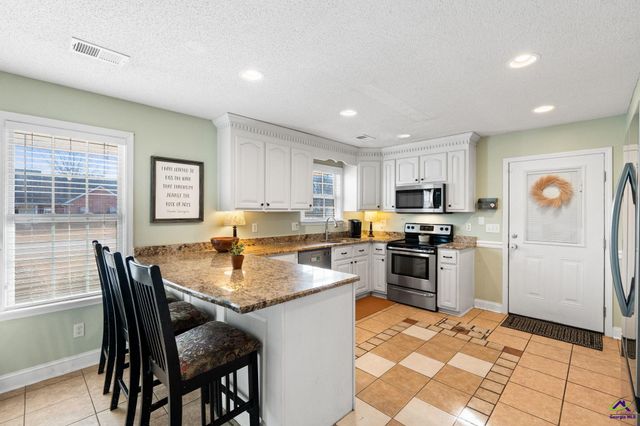 218 Ellicott Dr, Warner Robins, GA 31088