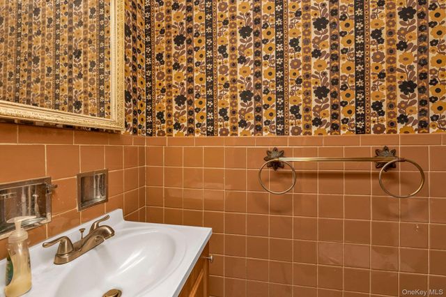 2538 Bradley Court, Merrick, NY 11566