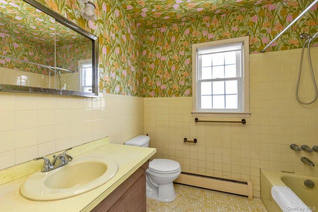 2538 Bradley Court, Merrick, NY 11566