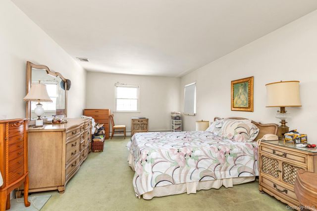 2538 Bradley Court, Merrick, NY 11566