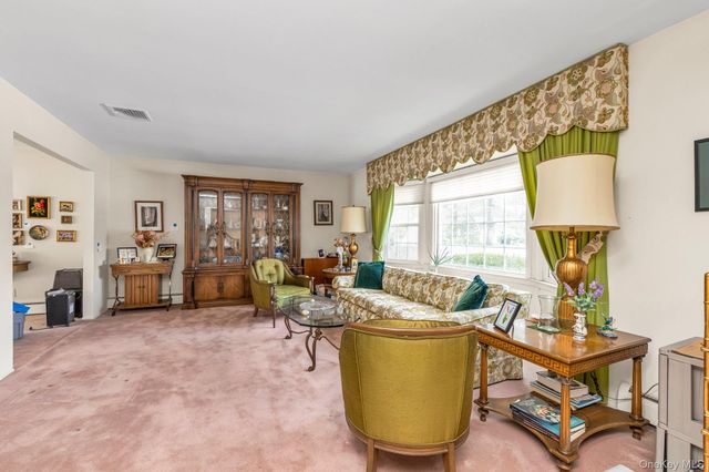 2538 Bradley Court, Merrick, NY 11566