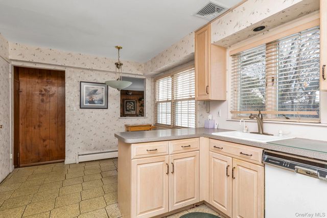 2538 Bradley Court, Merrick, NY 11566