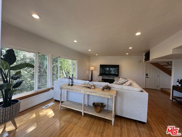 2846 Angelo Drive, Los Angeles, CA 90077