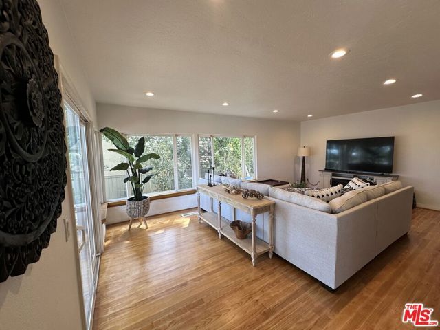 2846 Angelo Drive, Los Angeles, CA 90077