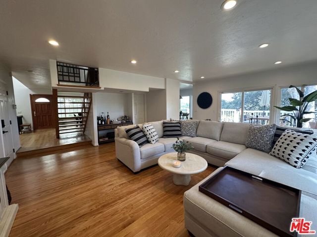 2846 Angelo Drive, Los Angeles, CA 90077