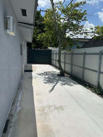 860 NW 171st St, Miami Gardens, FL 33169