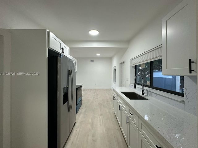 860 NW 171st St, Miami Gardens, FL 33169