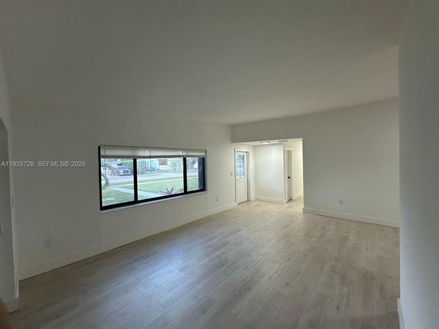 860 NW 171st St, Miami Gardens, FL 33169