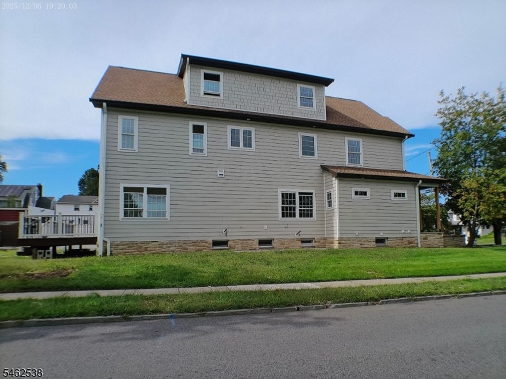 852 Park Ave, Elizabeth City, NJ 07208 — photo 2