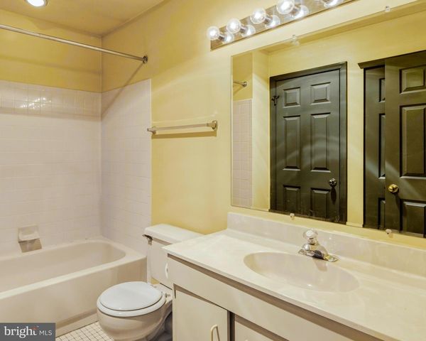 264 STEEPLECHASE CT, Woodbury, NJ 08096