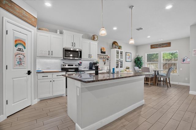 1425 Bennett Drive, Burleson, TX 76028