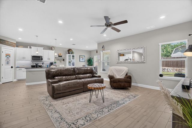 1425 Bennett Drive, Burleson, TX 76028
