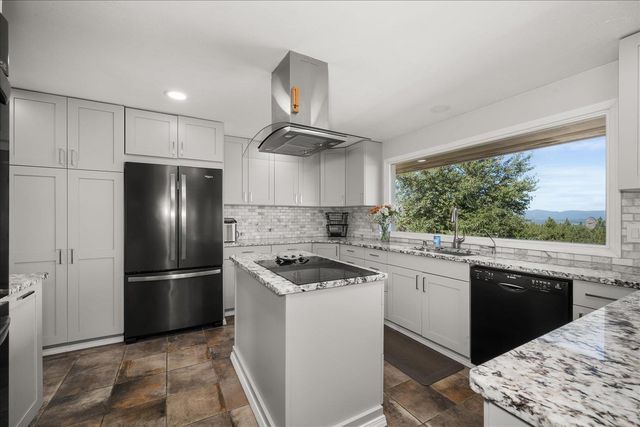 16220 N Dalton Rd, Spokane, WA 99208