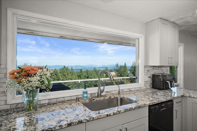 16220 N Dalton Rd, Spokane, WA 99208