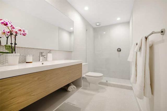 9881 E Bay Harbor Dr 302, Bay Harbor Islands, FL 33154