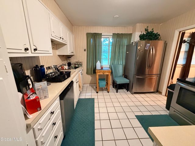 79 Devon Road, Bethlehem, NY 12054